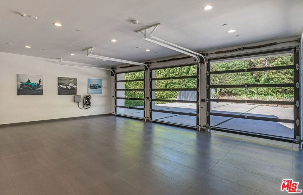 2002 LOMA VISTA Drive, Beverly Hills, CA 90210 2002 LOMA VISTA Drive, Beverly Hills, CA 90210