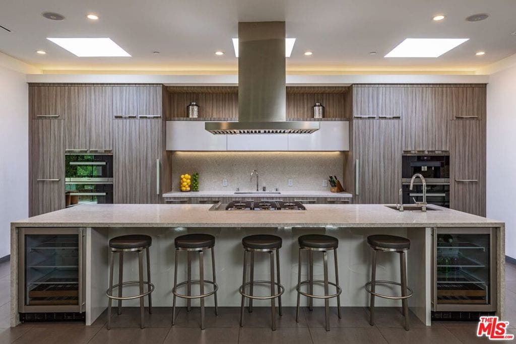 2002 LOMA VISTA Drive, Beverly Hills, CA 90210 2002 LOMA VISTA Drive, Beverly Hills, CA 90210