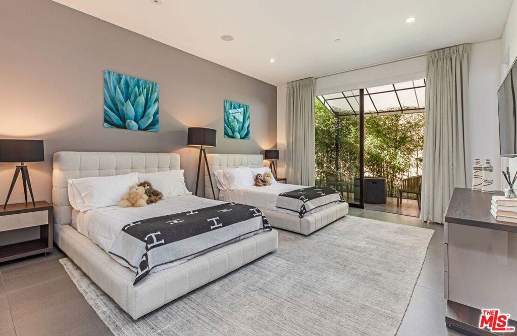 2002 LOMA VISTA Drive, Beverly Hills, CA 90210 2002 LOMA VISTA Drive, Beverly Hills, CA 90210