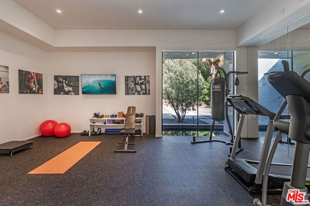 2002 LOMA VISTA Drive, Beverly Hills, CA 90210 2002 LOMA VISTA Drive, Beverly Hills, CA 90210