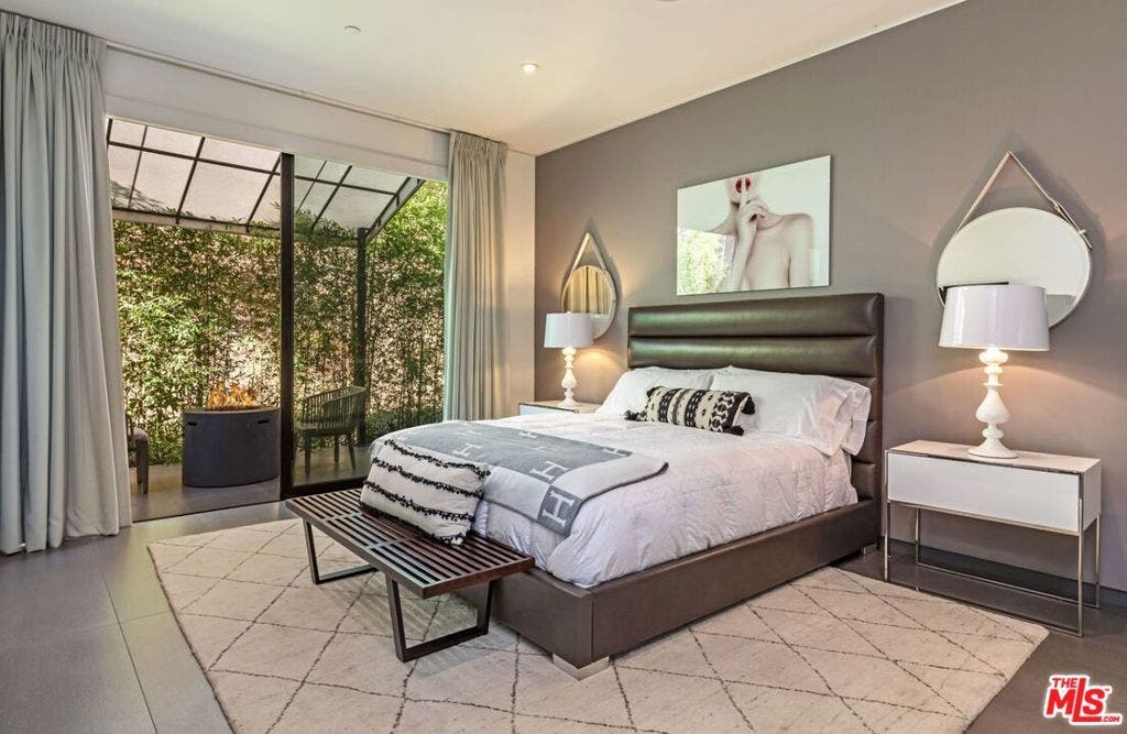 2002 LOMA VISTA Drive, Beverly Hills, CA 90210 2002 LOMA VISTA Drive, Beverly Hills, CA 90210