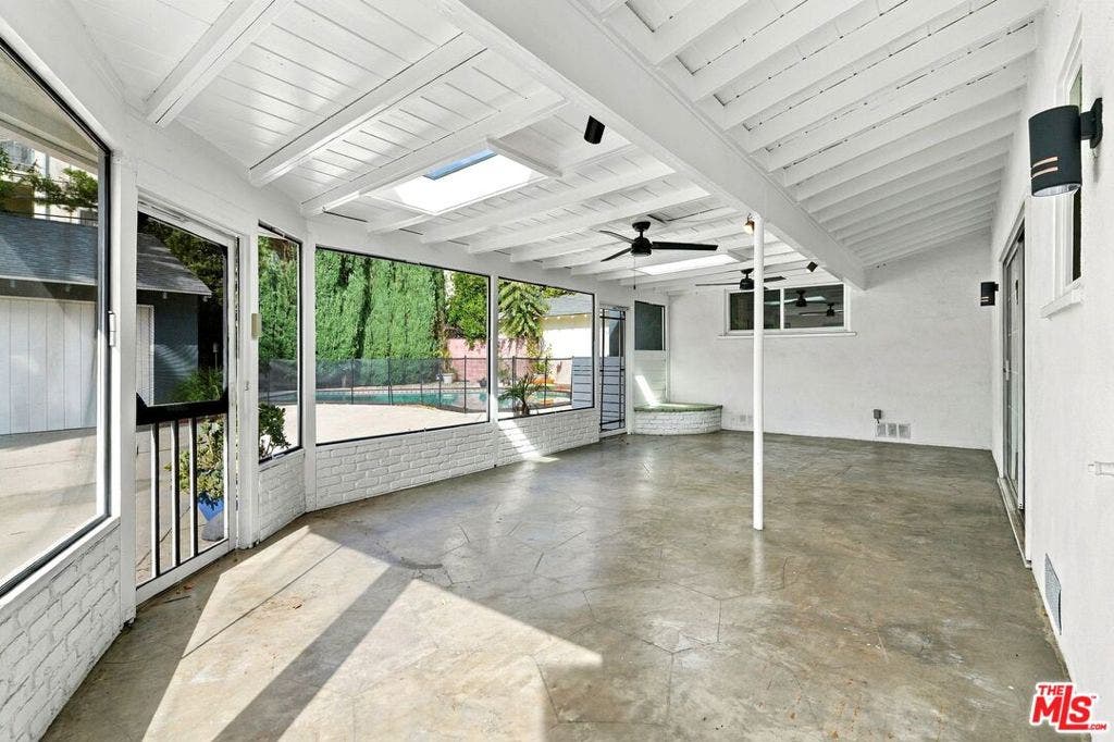 6107 Longridge Avenue, Van Nuys, CA 91401