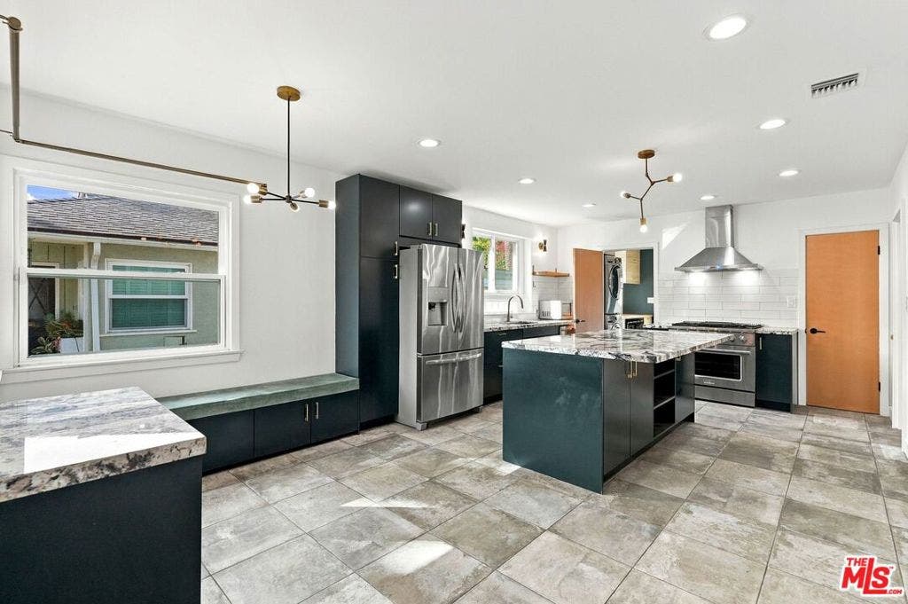 6107 Longridge Avenue, Van Nuys, CA 91401