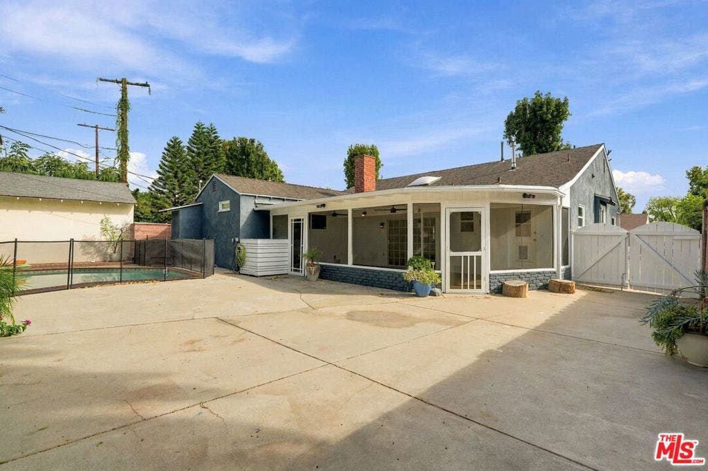 6107 Longridge Avenue, Van Nuys, CA 91401