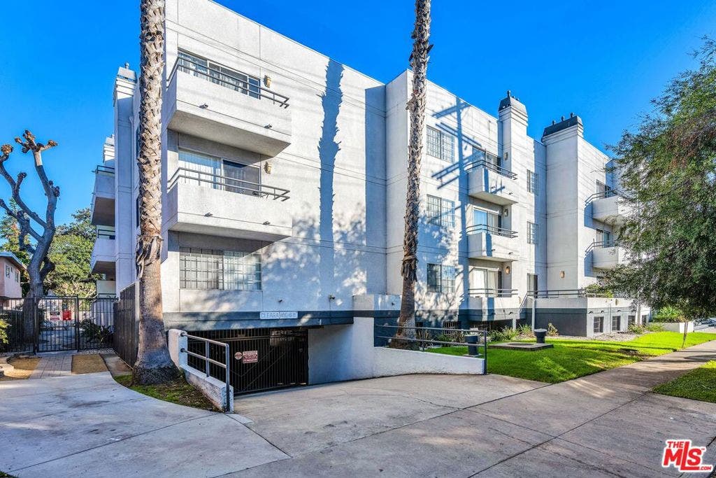 3144 S Canfield Avenue, Los Angeles, CA 90034 3144 S Canfield Avenue, Los Angeles, CA 90034