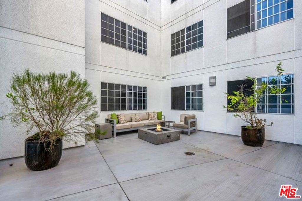 3144 S Canfield Avenue, Los Angeles, CA 90034 3144 S Canfield Avenue, Los Angeles, CA 90034