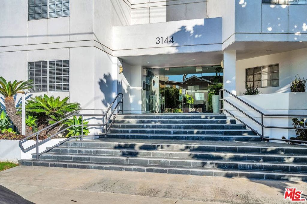3144 S Canfield Avenue, Los Angeles, CA 90034 3144 S Canfield Avenue, Los Angeles, CA 90034