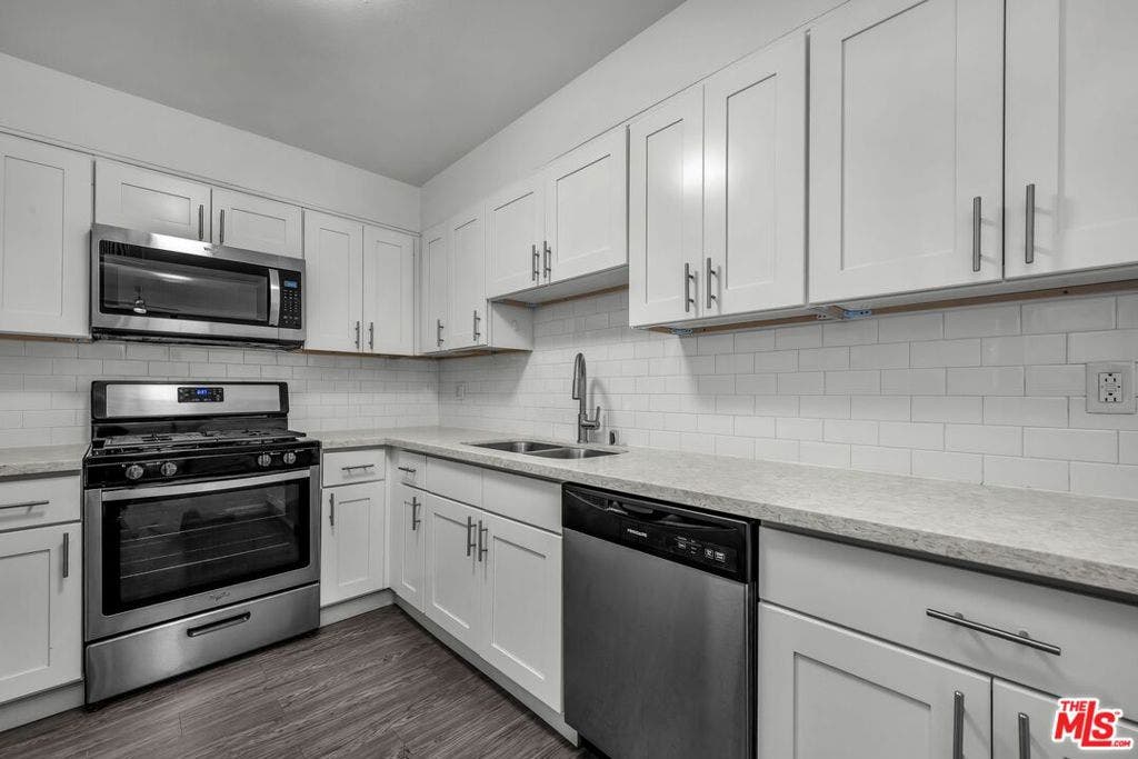 3144 S Canfield Avenue, Los Angeles, CA 90034 3144 S Canfield Avenue, Los Angeles, CA 90034
