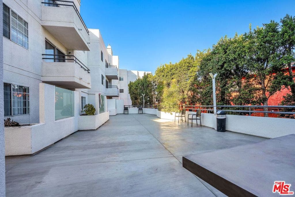 3144 S Canfield Avenue, Los Angeles, CA 90034 3144 S Canfield Avenue, Los Angeles, CA 90034