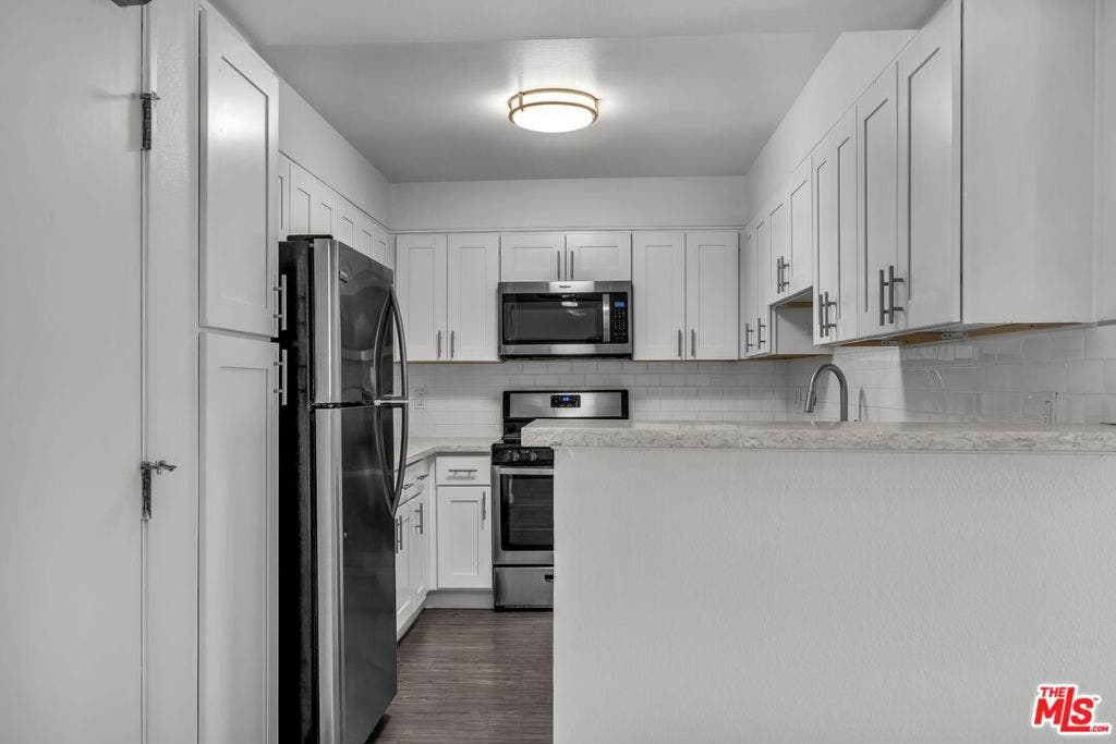 3144 S Canfield Avenue, Los Angeles, CA 90034 3144 S Canfield Avenue, Los Angeles, CA 90034