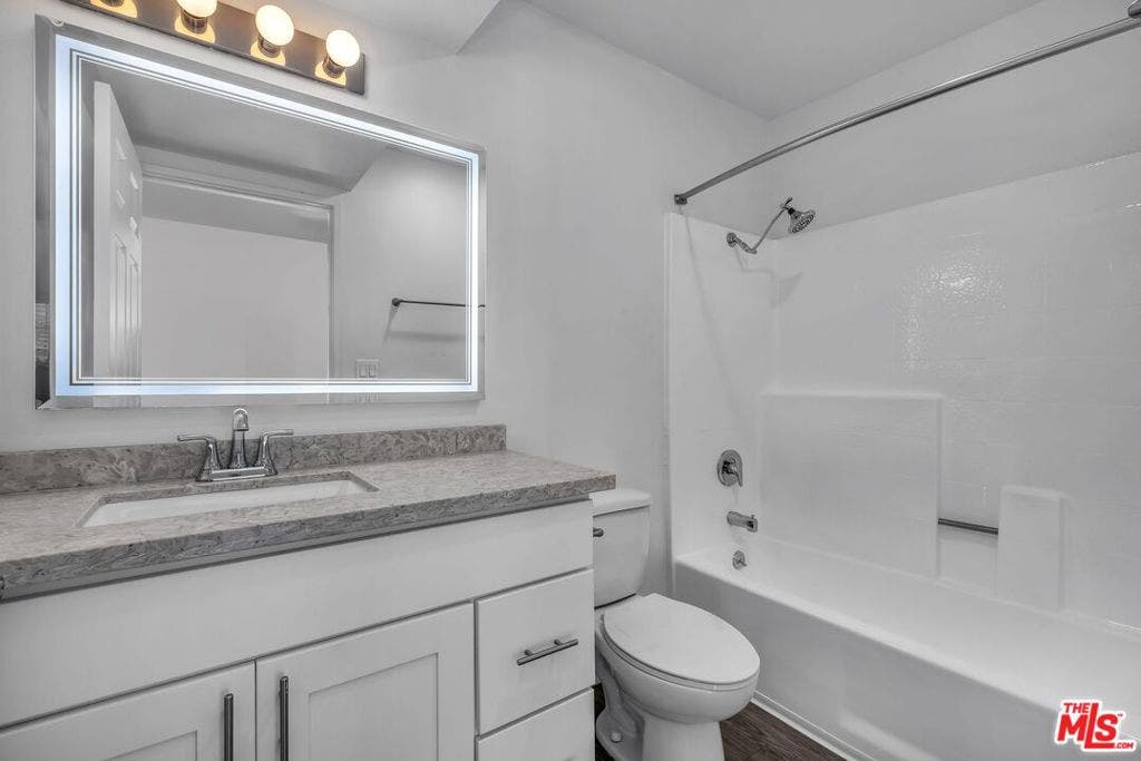 3144 S Canfield Avenue, Los Angeles, CA 90034 3144 S Canfield Avenue, Los Angeles, CA 90034