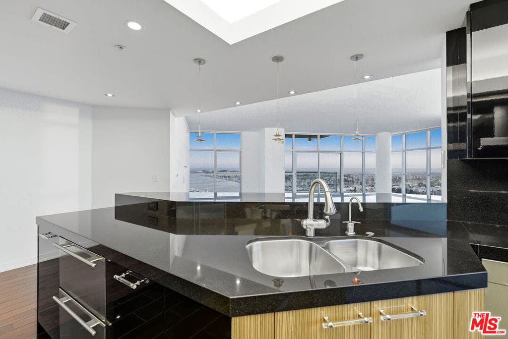 13700 Marina Pointe Drive, #1903, Marina Del Rey, CA 90292