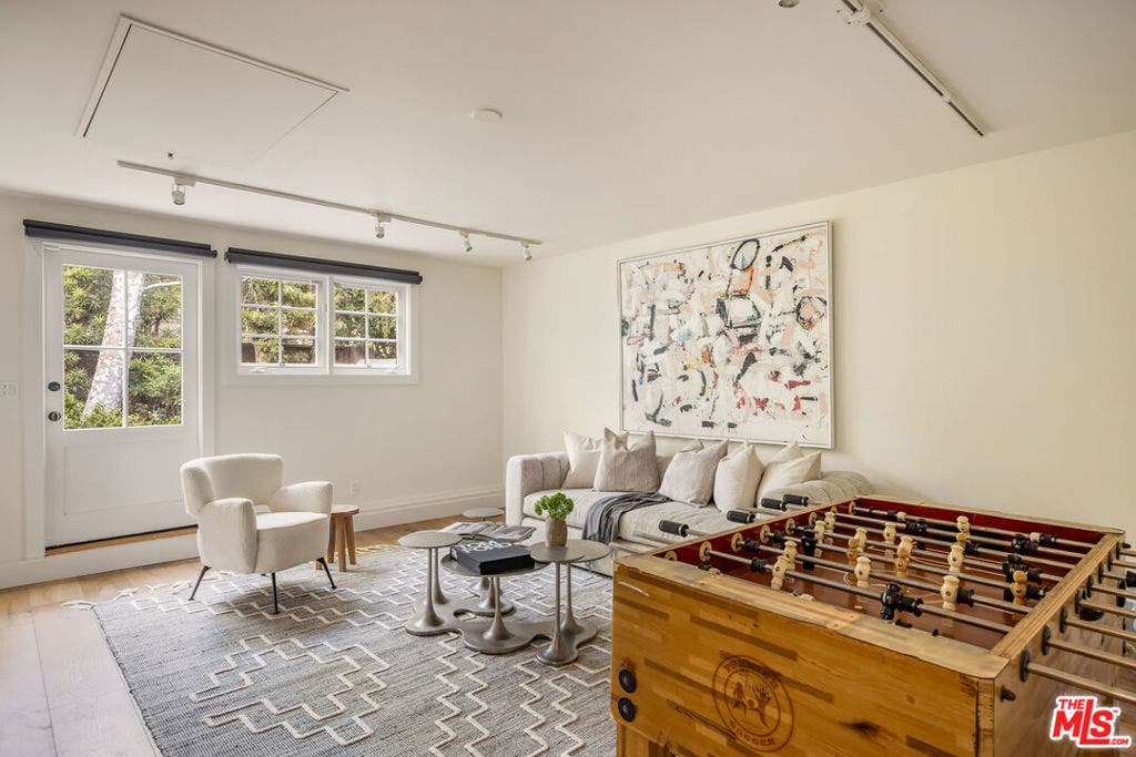 13627 W Sunset Boulevard, Pacific Palisades, CA 90272 13627 W Sunset Boulevard, Pacific Palisades, CA 90272
