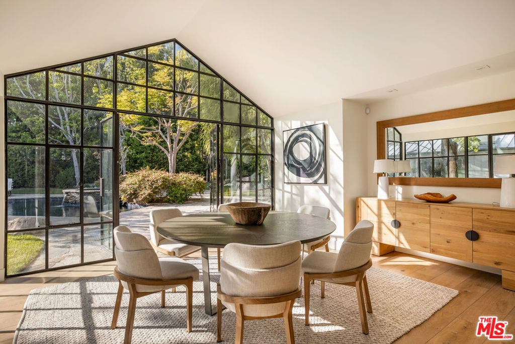 13627 W Sunset Boulevard, Pacific Palisades, CA 90272 13627 W Sunset Boulevard, Pacific Palisades, CA 90272