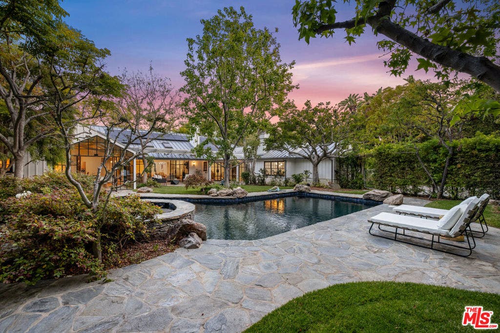 13627 W Sunset Boulevard, Pacific Palisades, CA 90272 13627 W Sunset Boulevard, Pacific Palisades, CA 90272