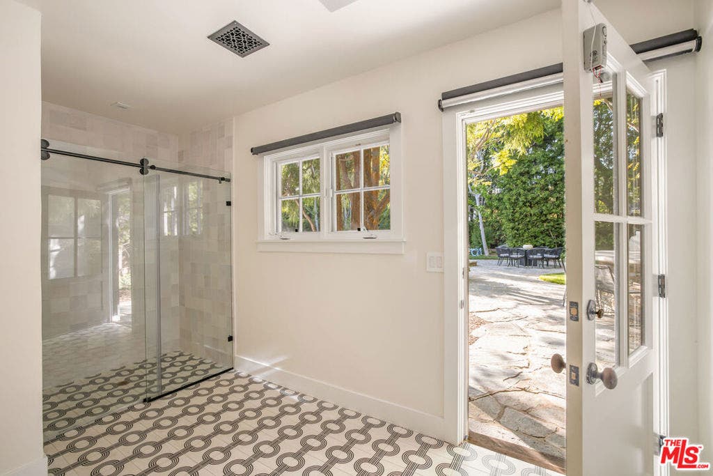 13627 W Sunset Boulevard, Pacific Palisades, CA 90272 13627 W Sunset Boulevard, Pacific Palisades, CA 90272