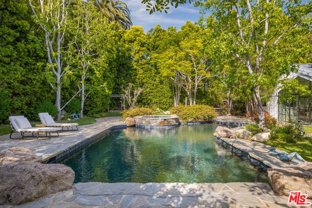 13627 W Sunset Boulevard, Pacific Palisades, CA 90272 13627 W Sunset Boulevard, Pacific Palisades, CA 90272