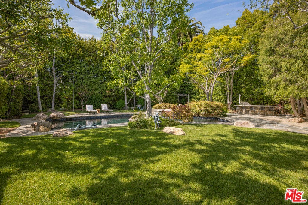 13627 W Sunset Boulevard, Pacific Palisades, CA 90272 13627 W Sunset Boulevard, Pacific Palisades, CA 90272