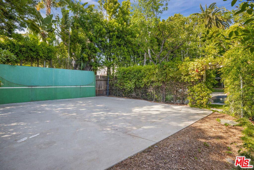 13627 W Sunset Boulevard, Pacific Palisades, CA 90272 13627 W Sunset Boulevard, Pacific Palisades, CA 90272