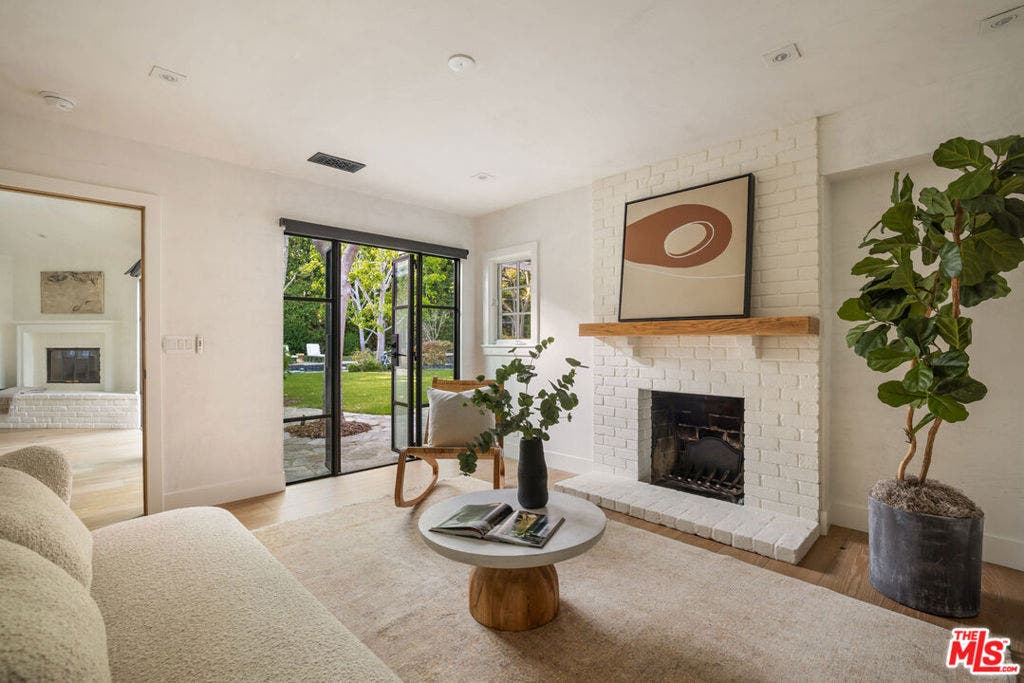13627 W Sunset Boulevard, Pacific Palisades, CA 90272 13627 W Sunset Boulevard, Pacific Palisades, CA 90272