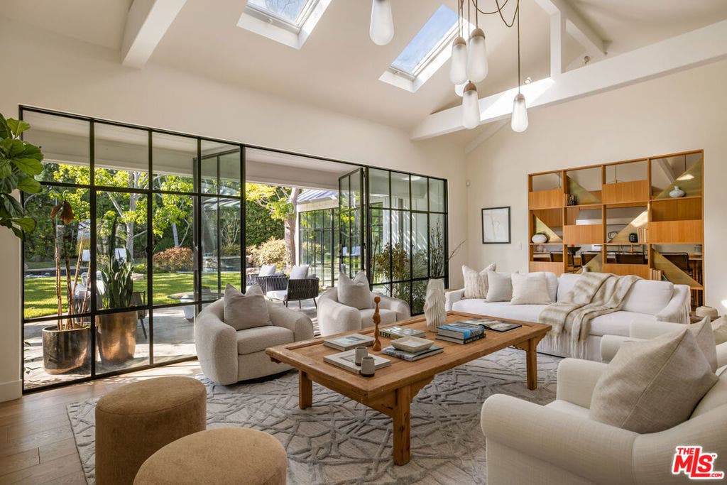13627 W Sunset Boulevard, Pacific Palisades, CA 90272 13627 W Sunset Boulevard, Pacific Palisades, CA 90272