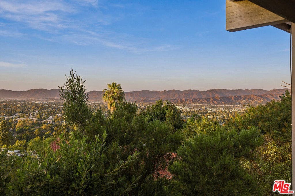 11526 Laurelcrest Drive, Studio City, CA 91604