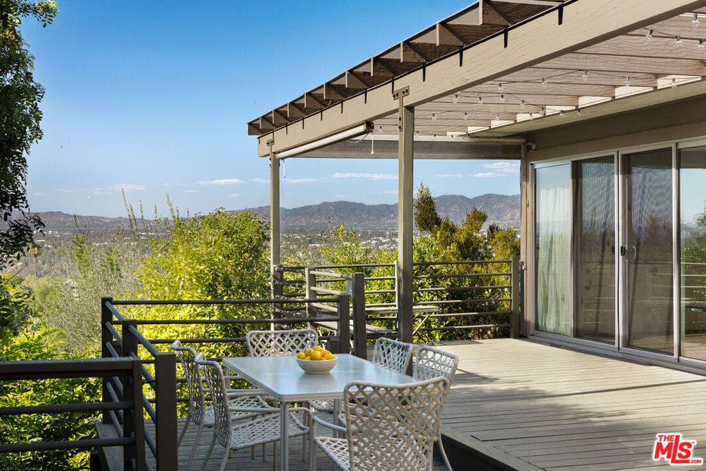 11526 Laurelcrest Drive, Studio City, CA 91604