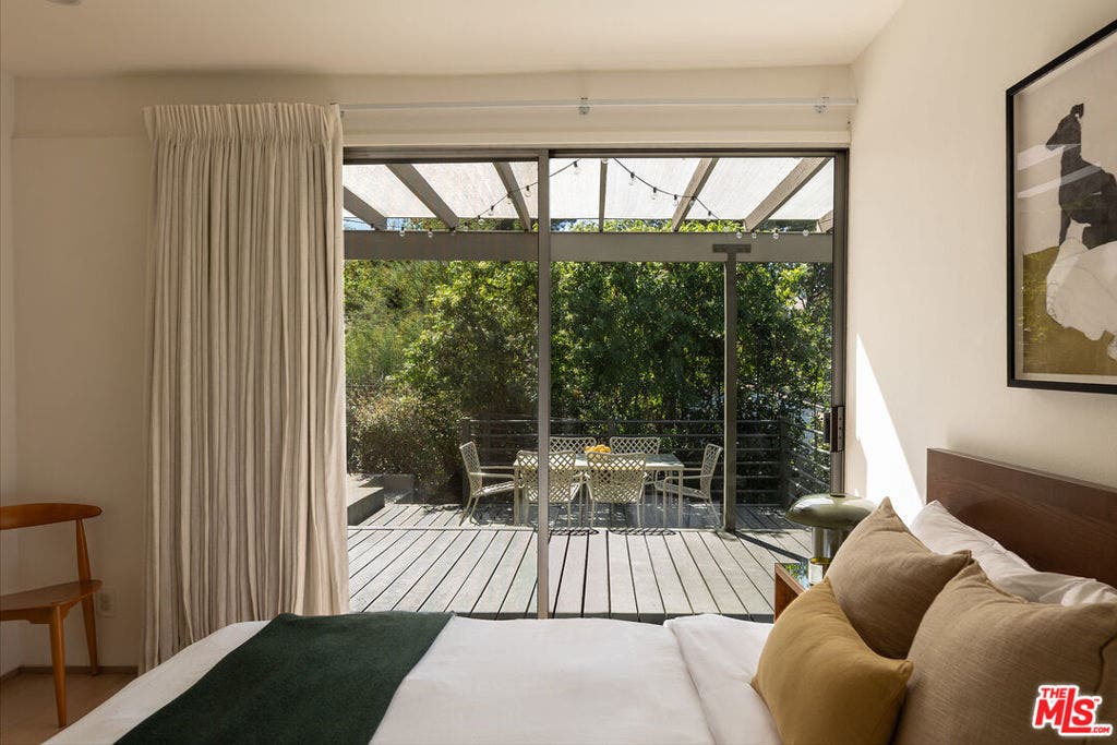 11526 Laurelcrest Drive, Studio City, CA 91604