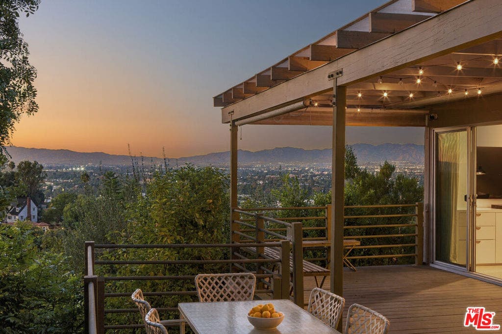 11526 Laurelcrest Drive, Studio City, CA 91604