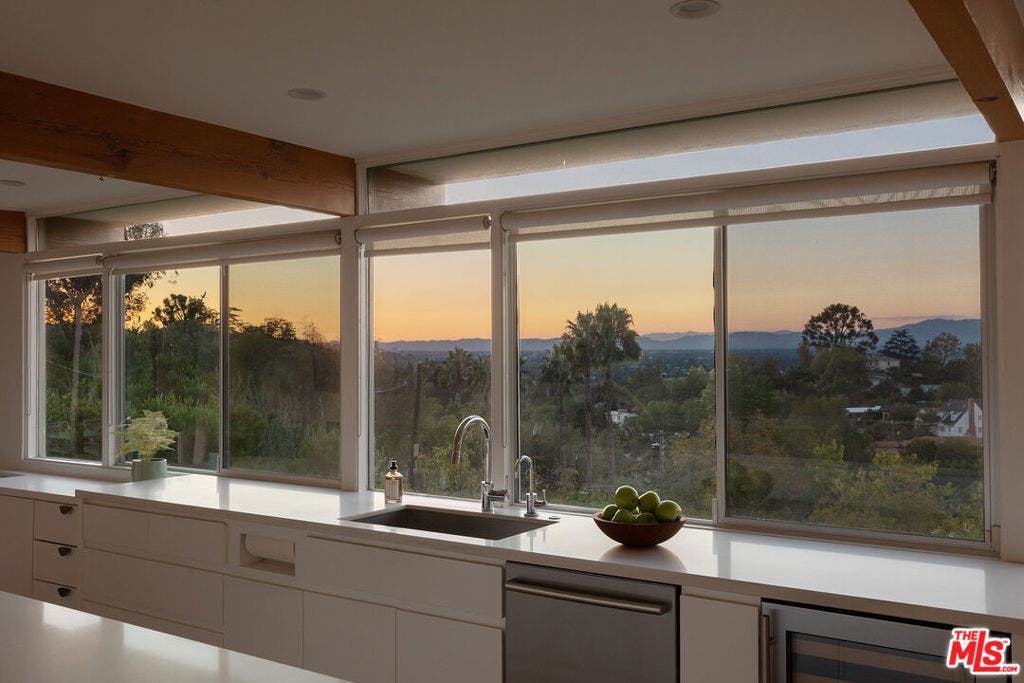 11526 Laurelcrest Drive, Studio City, CA 91604