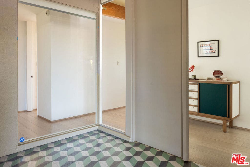 11526 Laurelcrest Drive, Studio City, CA 91604