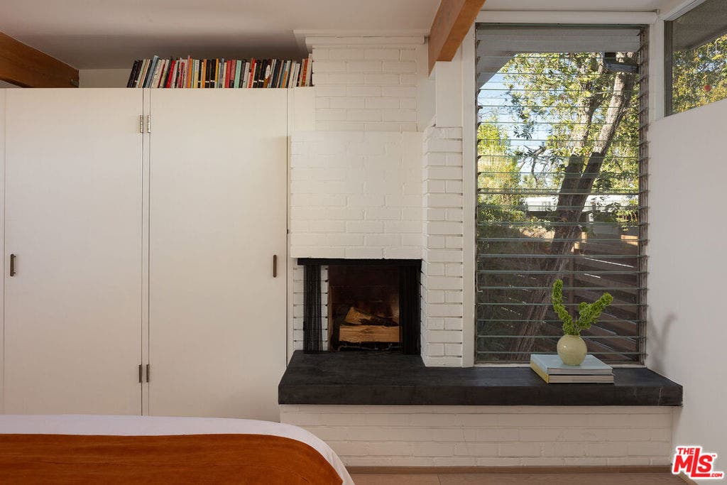 11526 Laurelcrest Drive, Studio City, CA 91604