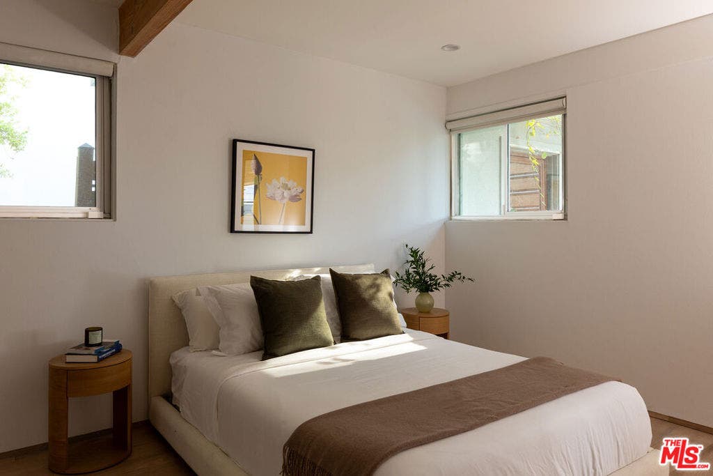 11526 Laurelcrest Drive, Studio City, CA 91604