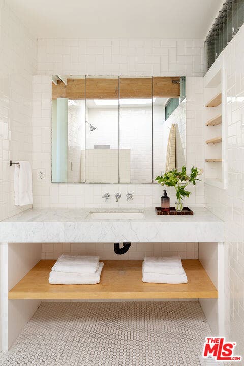 11526 Laurelcrest Drive, Studio City, CA 91604