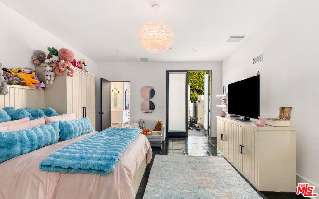 32045 Pacific Coast Highway, Malibu, CA 90265 32045 Pacific Coast Highway, Malibu, CA 90265