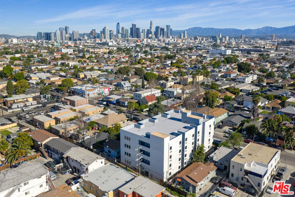 1432 E 25th Street, Los Angeles, CA 90011 1432 E 25th Street, Los Angeles, CA 90011