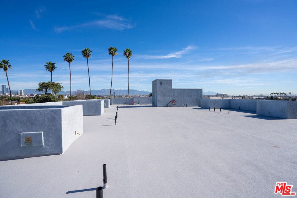 1432 E 25th Street, Los Angeles, CA 90011 1432 E 25th Street, Los Angeles, CA 90011
