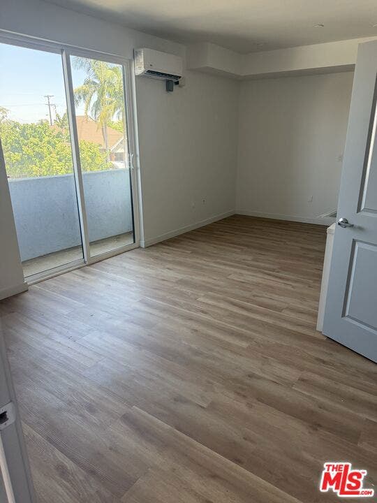 1432 E 25th Street, Los Angeles, CA 90011 1432 E 25th Street, Los Angeles, CA 90011