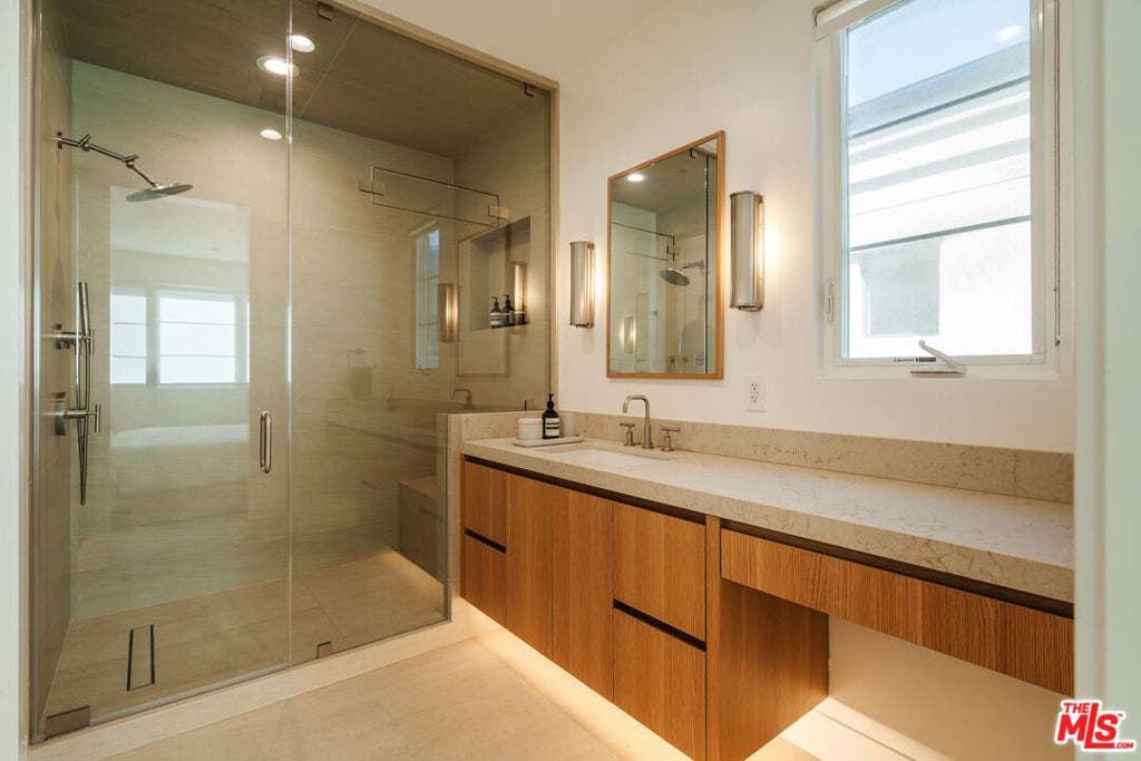 5837 N Lantern Court, Playa Vista, CA 90094 5837 N Lantern Court, Playa Vista, CA 90094