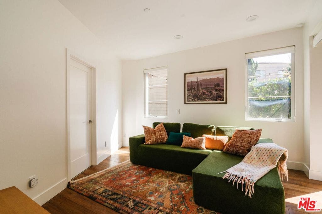 5837 N Lantern Court, Playa Vista, CA 90094 5837 N Lantern Court, Playa Vista, CA 90094