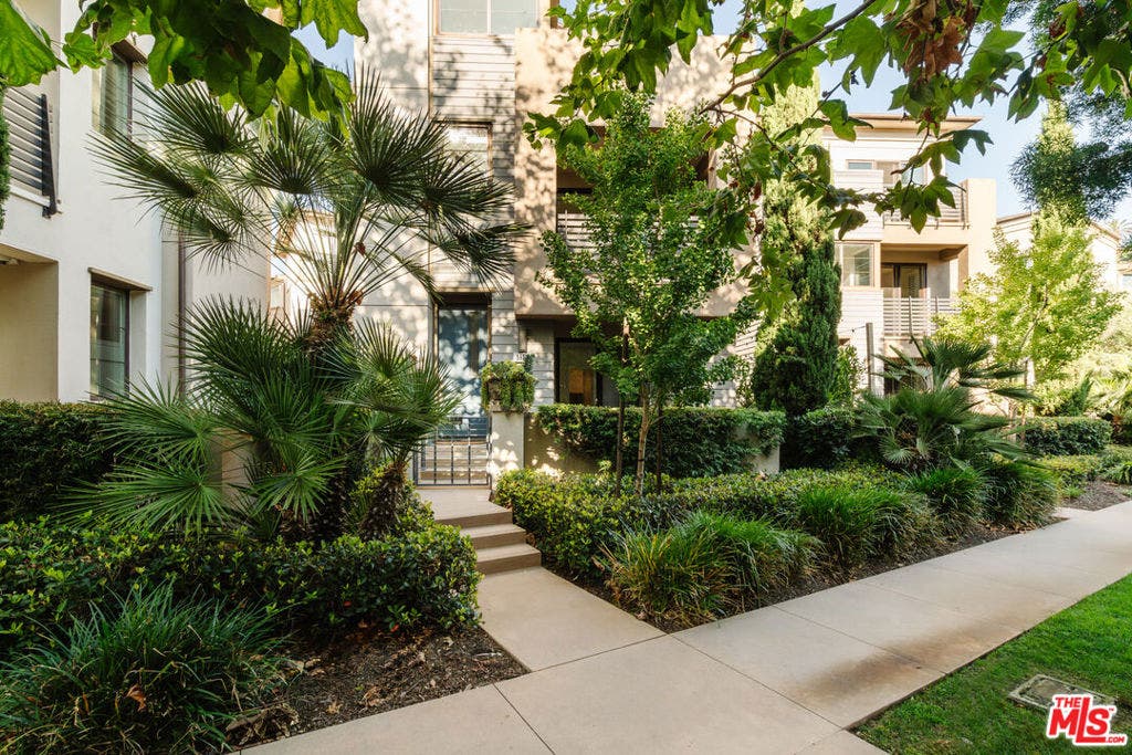 5837 N Lantern Court, Playa Vista, CA 90094 5837 N Lantern Court, Playa Vista, CA 90094