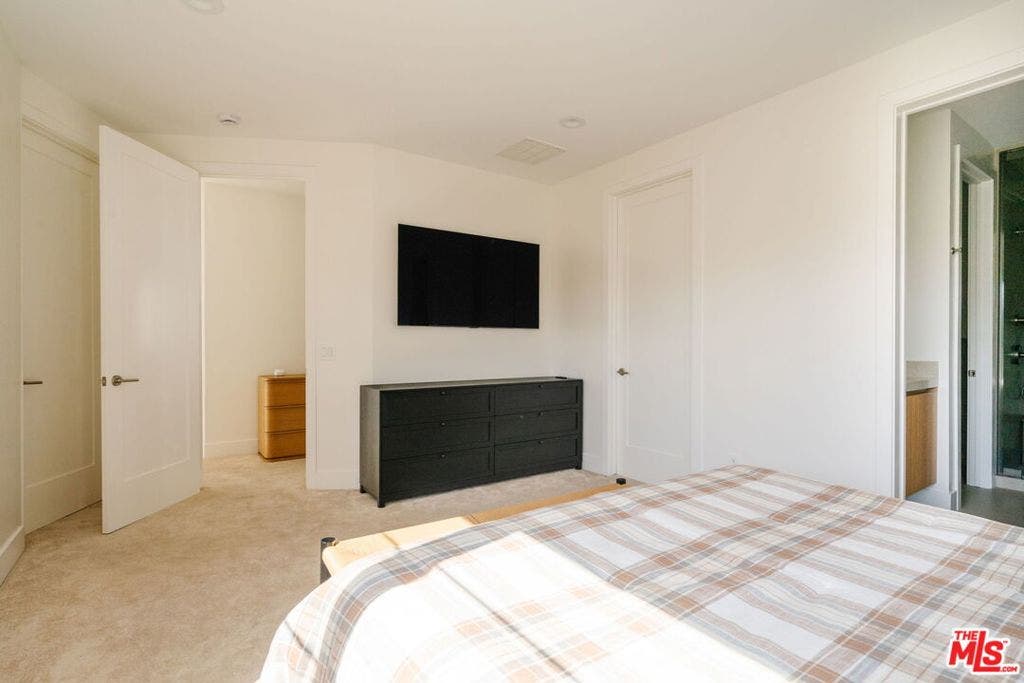 5837 N Lantern Court, Playa Vista, CA 90094 5837 N Lantern Court, Playa Vista, CA 90094