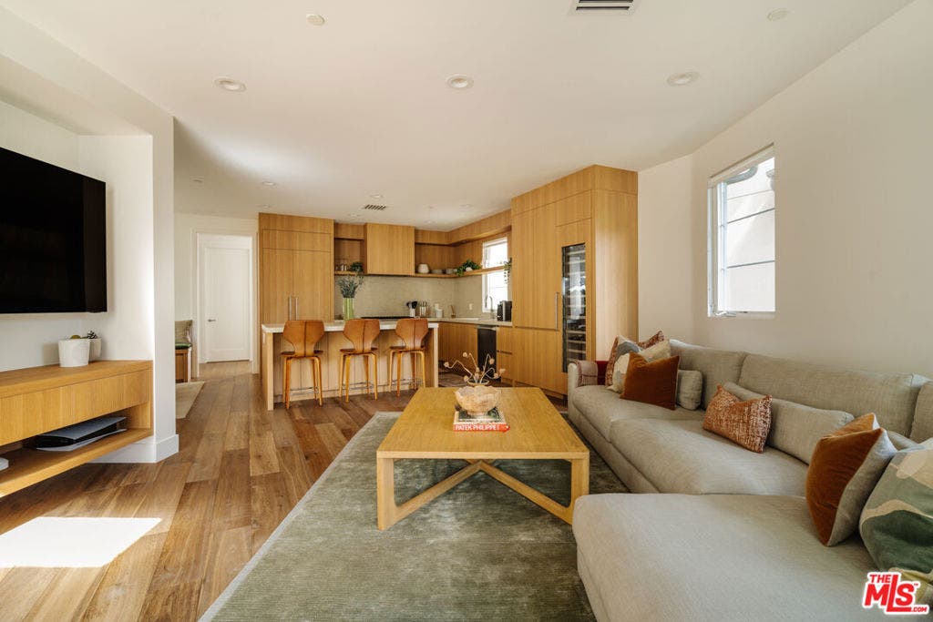 5837 N Lantern Court, Playa Vista, CA 90094 5837 N Lantern Court, Playa Vista, CA 90094