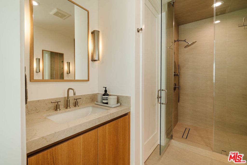 5837 N Lantern Court, Playa Vista, CA 90094 5837 N Lantern Court, Playa Vista, CA 90094
