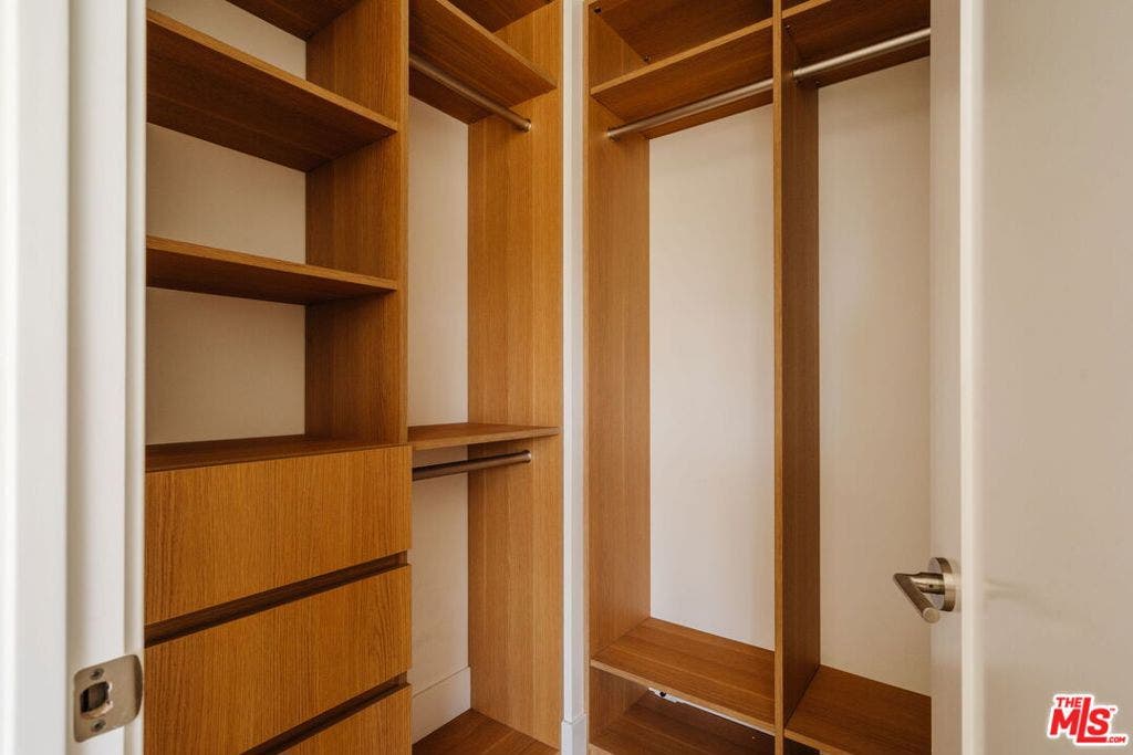 5837 N Lantern Court, Playa Vista, CA 90094 5837 N Lantern Court, Playa Vista, CA 90094