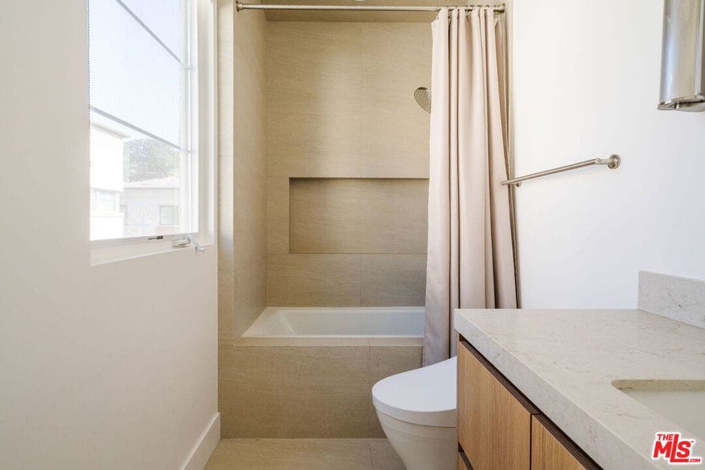 5837 N Lantern Court, Playa Vista, CA 90094 5837 N Lantern Court, Playa Vista, CA 90094