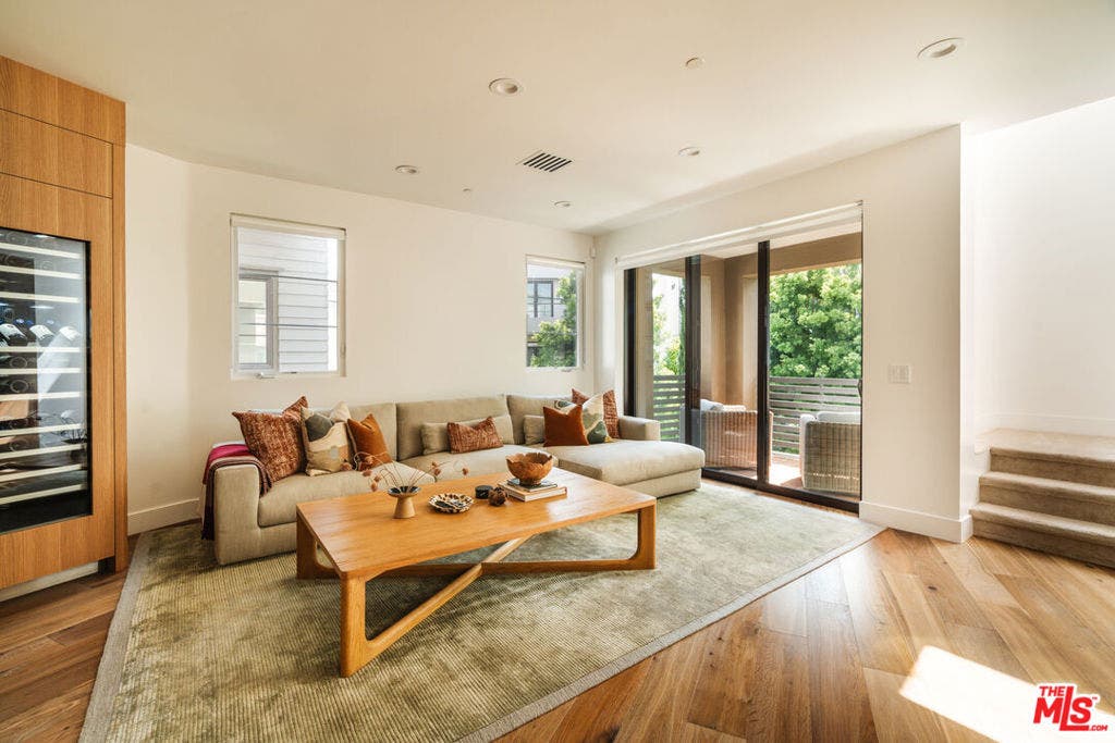 5837 N Lantern Court, Playa Vista, CA 90094 5837 N Lantern Court, Playa Vista, CA 90094