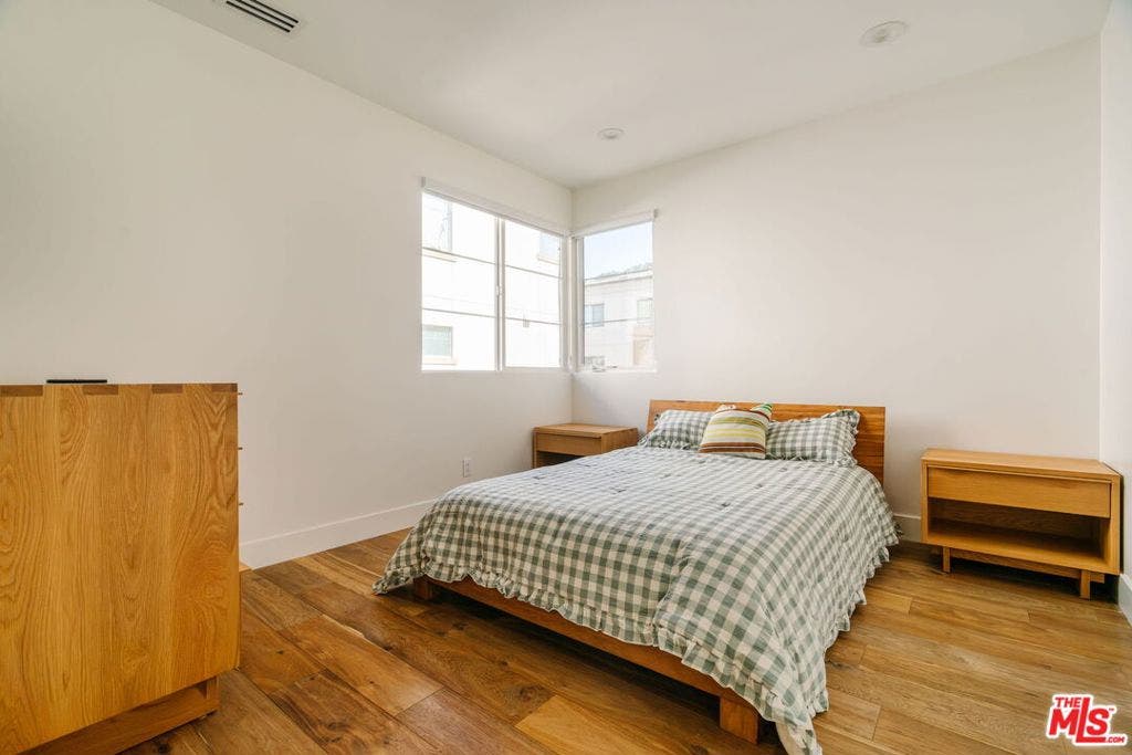 5837 N Lantern Court, Playa Vista, CA 90094 5837 N Lantern Court, Playa Vista, CA 90094
