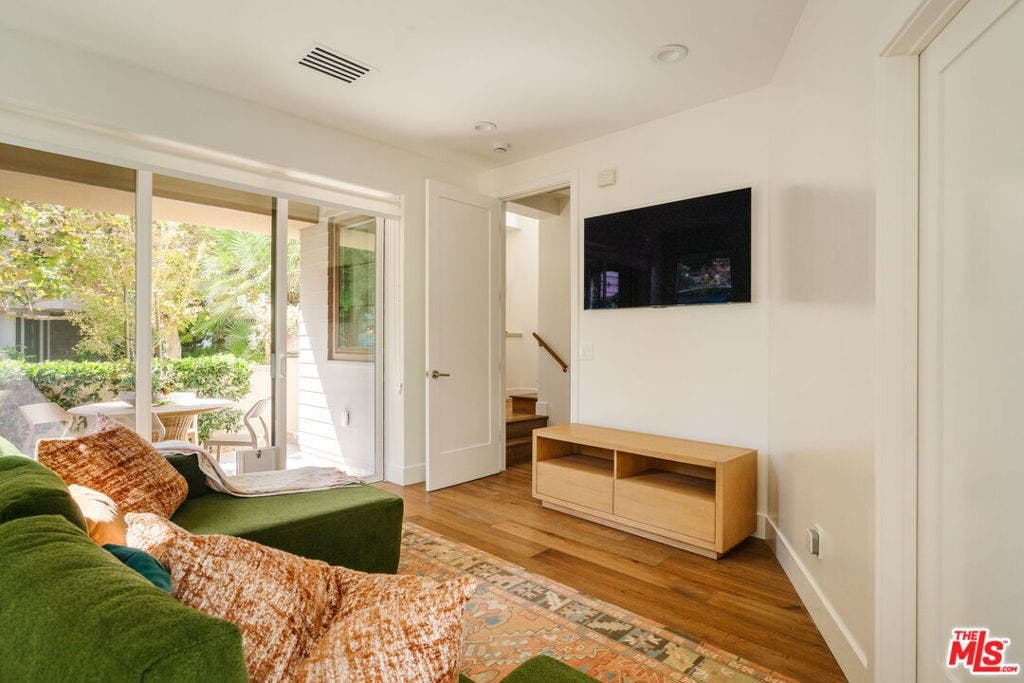 5837 N Lantern Court, Playa Vista, CA 90094 5837 N Lantern Court, Playa Vista, CA 90094
