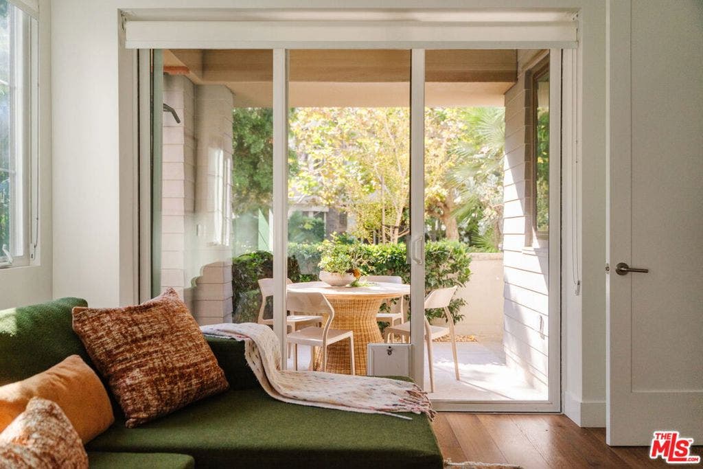 5837 N Lantern Court, Playa Vista, CA 90094 5837 N Lantern Court, Playa Vista, CA 90094